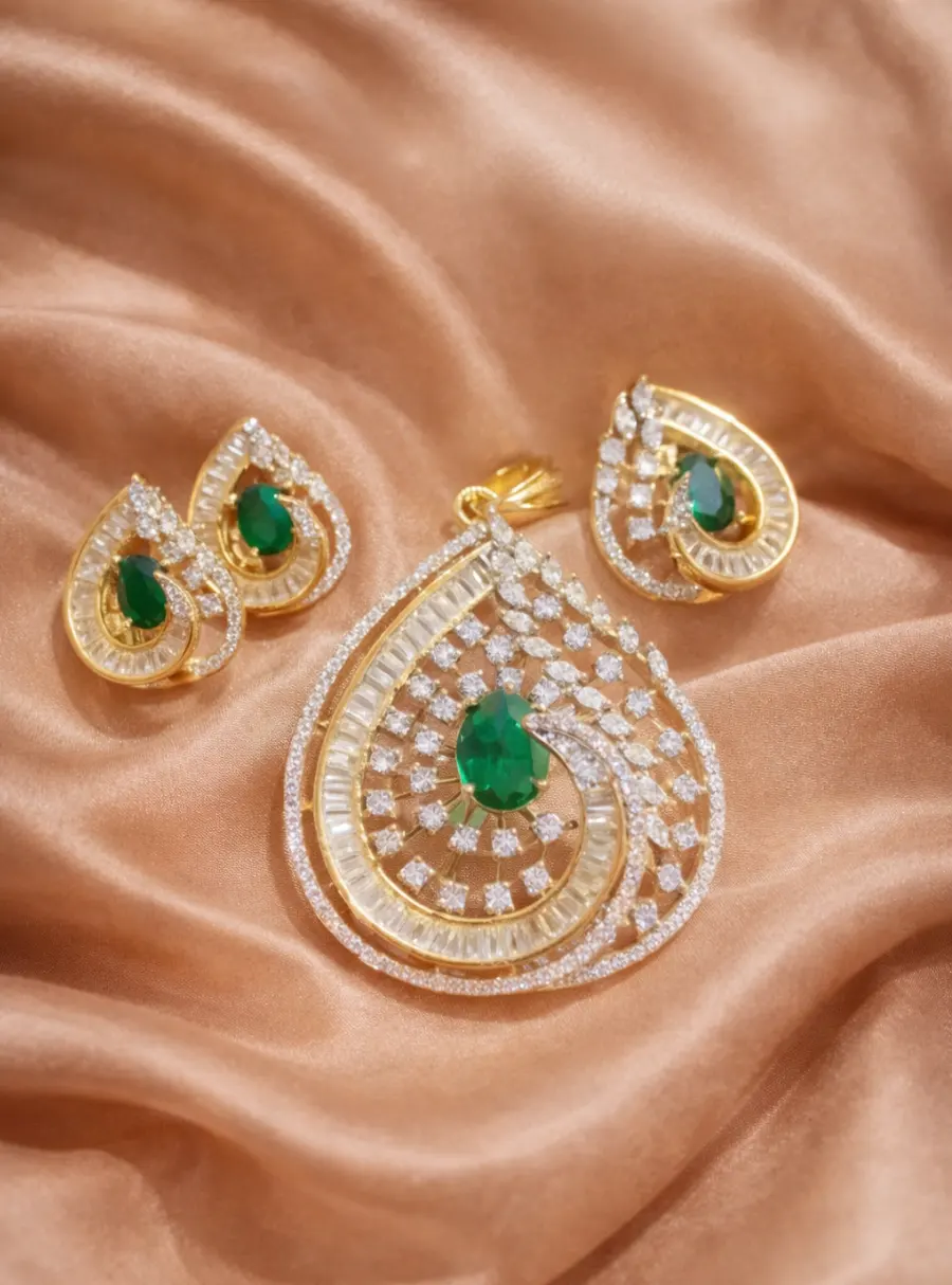 Emerald Aabha Paisley Pendant Set
